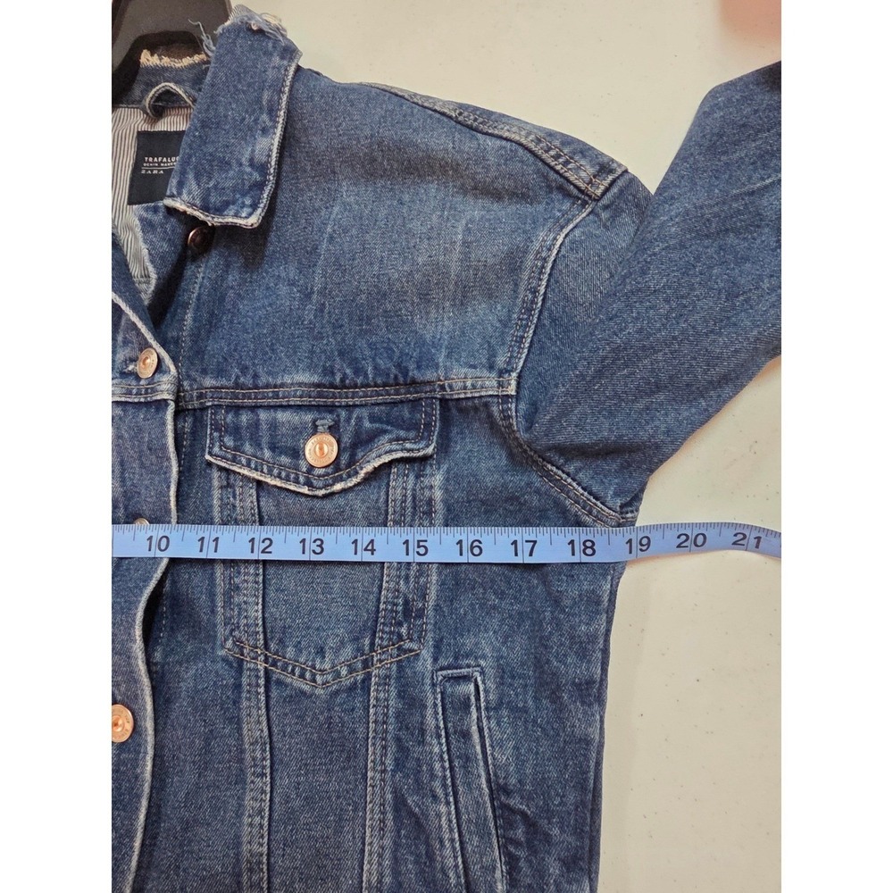 Zara Trafaluc Distressed Denim Jacket Medium Blue Raw Hem Trucker Womens Size M - Picture 7 of 8